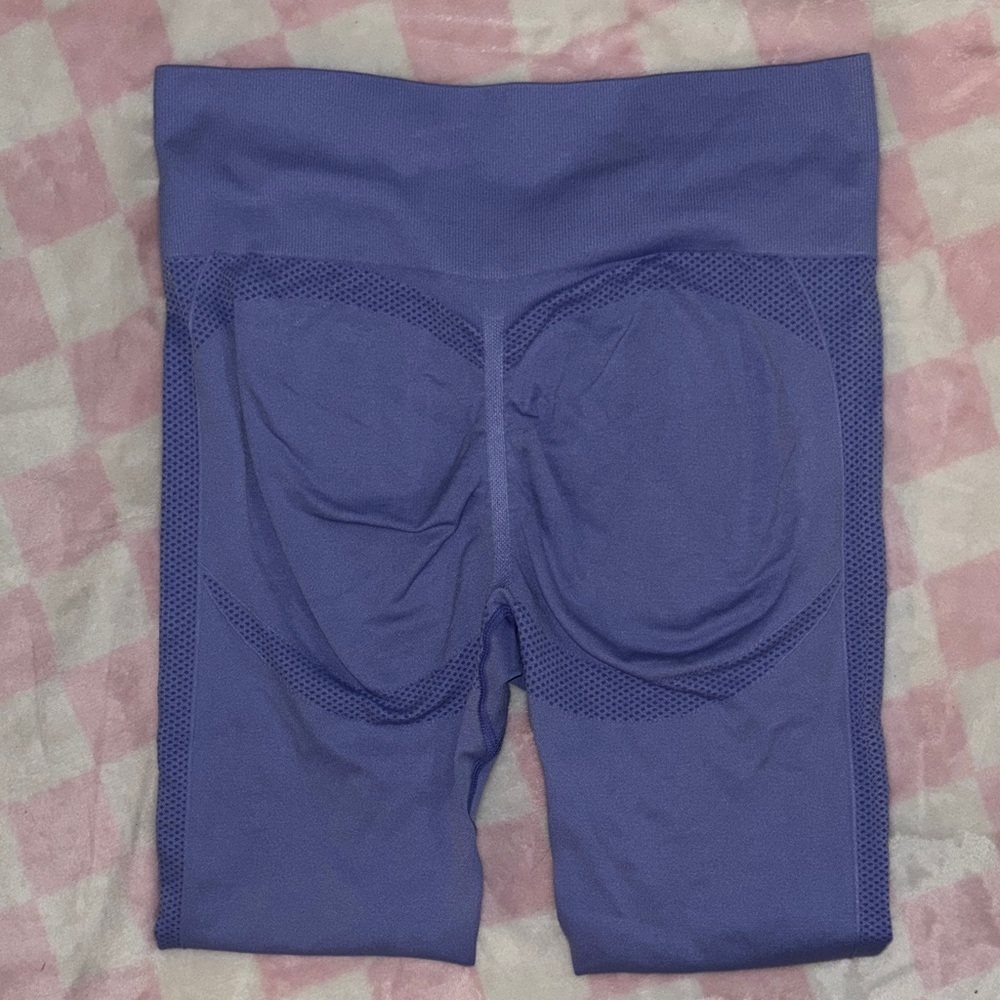 Lavender butt enhancing Leggings - Picture 3 of 7